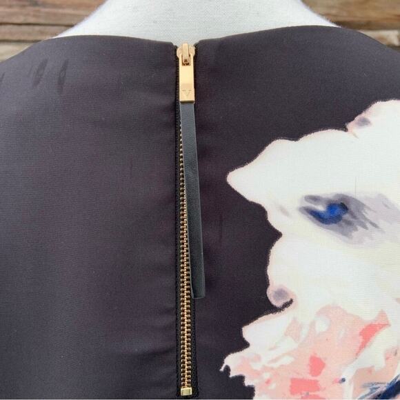 VINCE CAMUTO ~ Black Shift Dress with Bold Floral Graphic Print ~ Size 6 - Picture 4 of 4